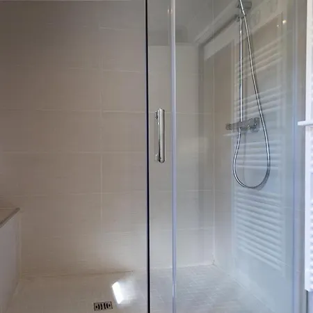 Propriete Unique De Trois Maisons 9 Au Coeur Du Croisic *