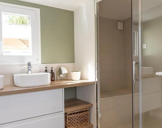 Дом отдыха Propriete Unique De Trois Maisons 9 Au Coeur Du Croisic Ле Круазик